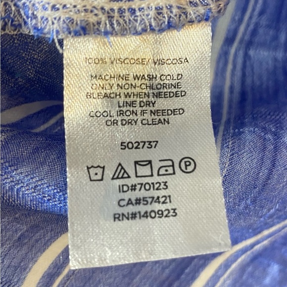 Ann Taylor Loft Blue & White Plaid Blouse, Size Small, Buttons Down the Back - Picture 6 of 6